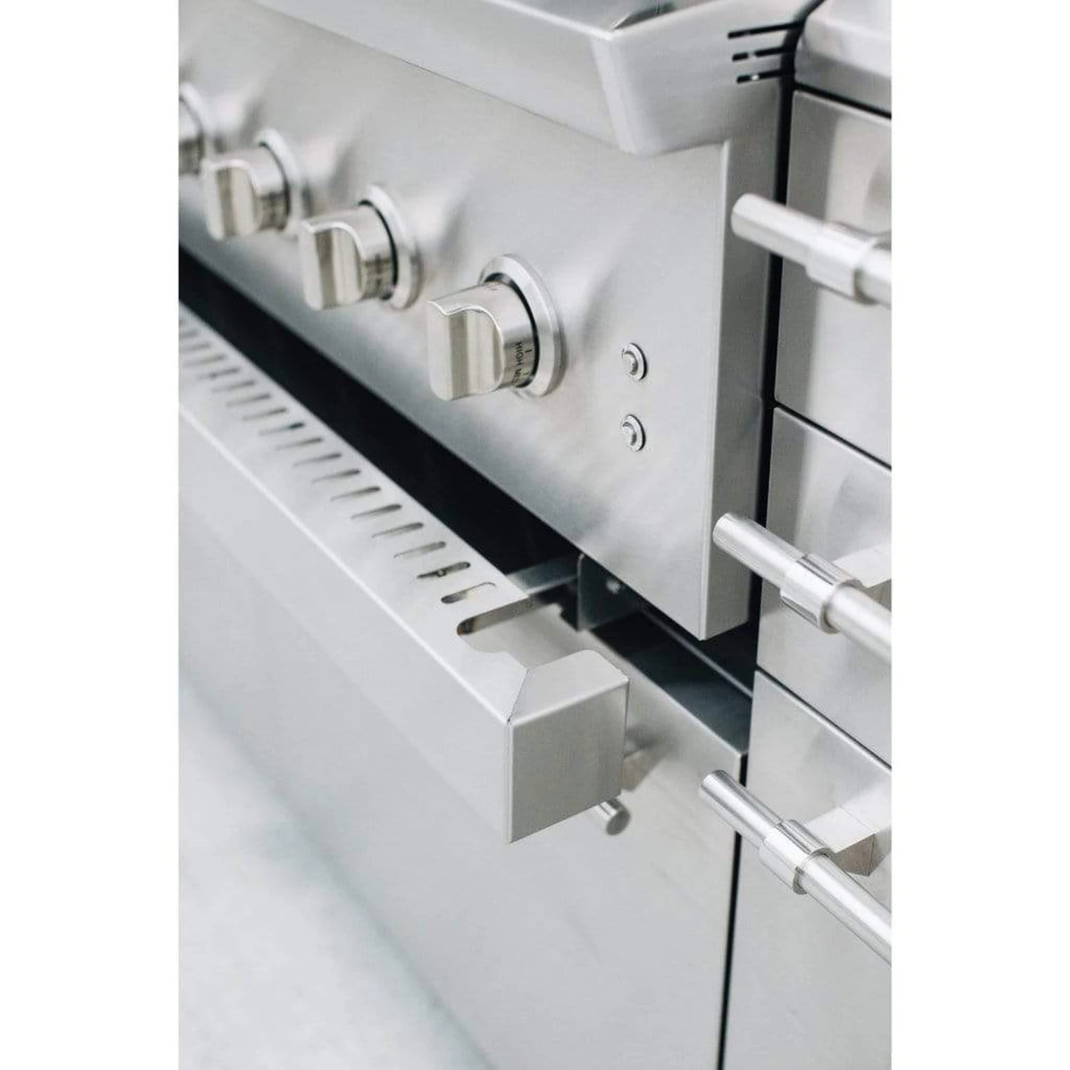 American Made Grills By Summerset Encore Series 36" 5-Burner Freestanding Hybrid Grill 4 American Made Grills By Summerset Encore Series 36" 5-Burner Freestanding Hybrid Grill - Image 4