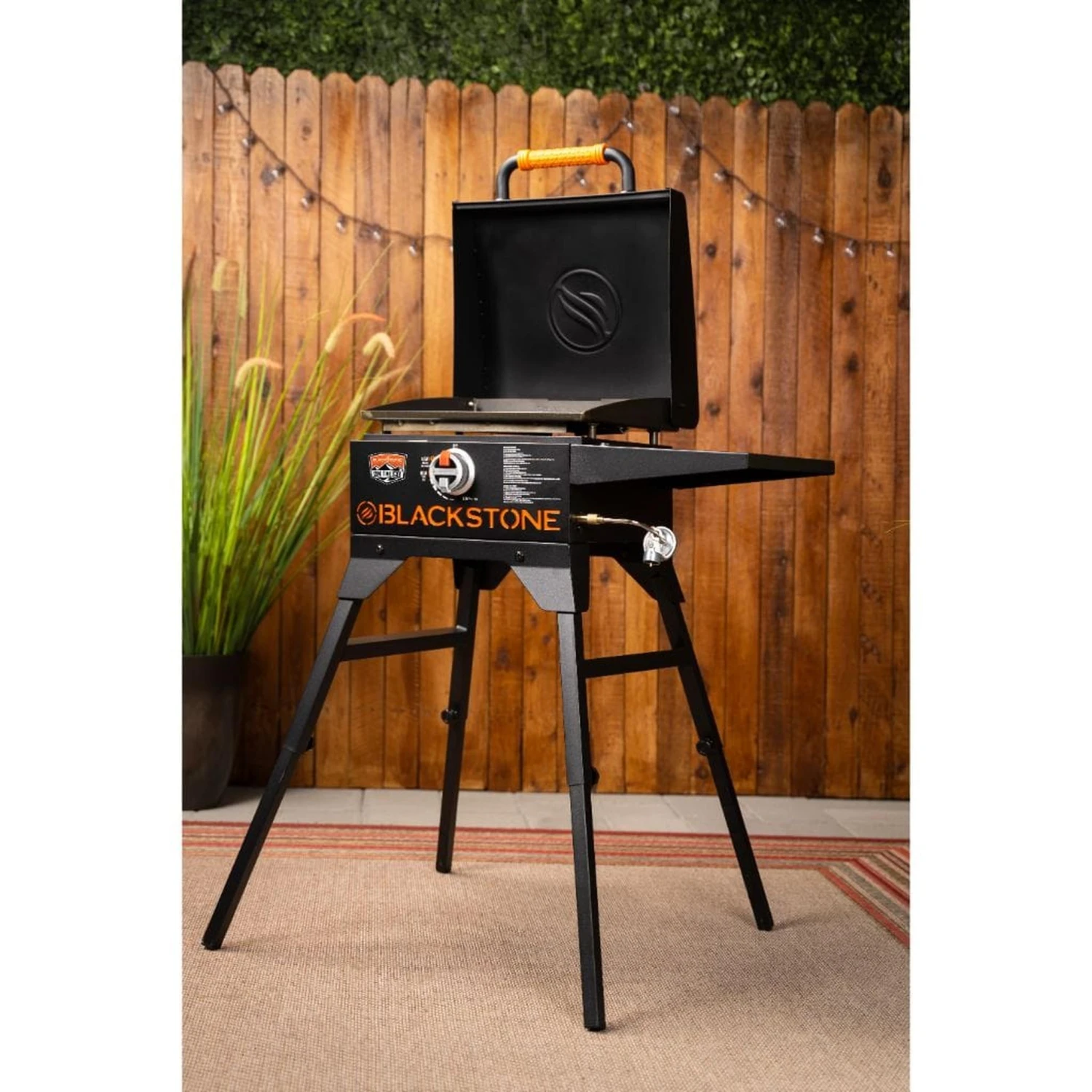 Blackstone 17" On The Go Propane Gas Cart Griddle With Hood 4 Blackstone 17" On The Go Propane Gas Cart Griddle With Hood - Image 4