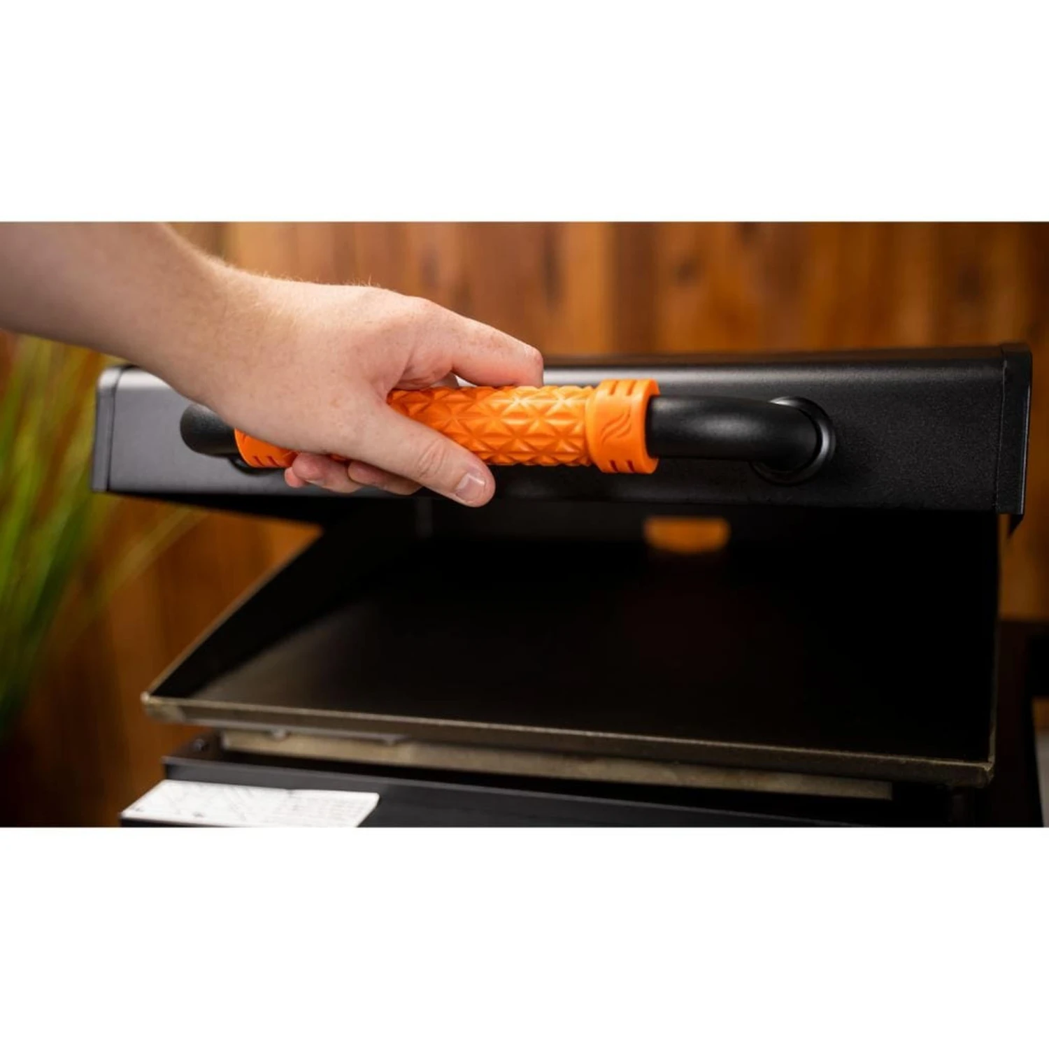 Blackstone 17" On The Go Propane Gas Cart Griddle With Hood 7 Blackstone 17" On The Go Propane Gas Cart Griddle With Hood - Image 7