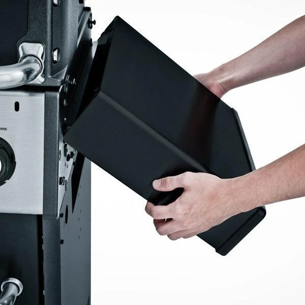 Broil King Crown 520 63" 4-Burner Black Propane Gas Grill 3 Broil King Crown 520 63" 4-Burner Black Propane Gas Grill - Image 3