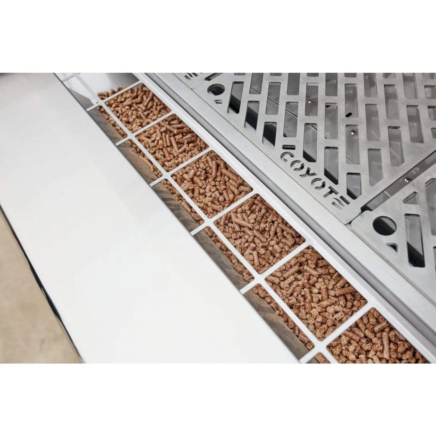 Coyote 28" Freestanding Pellet Grill 6 Coyote 28" Freestanding Pellet Grill - Image 6