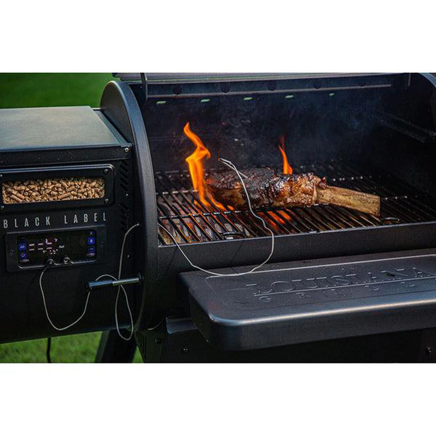 Louisiana Grills Black Label Series 800 LG800BL Pellet Grill With WiFi Control 3 Louisiana Grills Black Label Series 800 LG800BL Pellet Grill With WiFi Control - Image 3