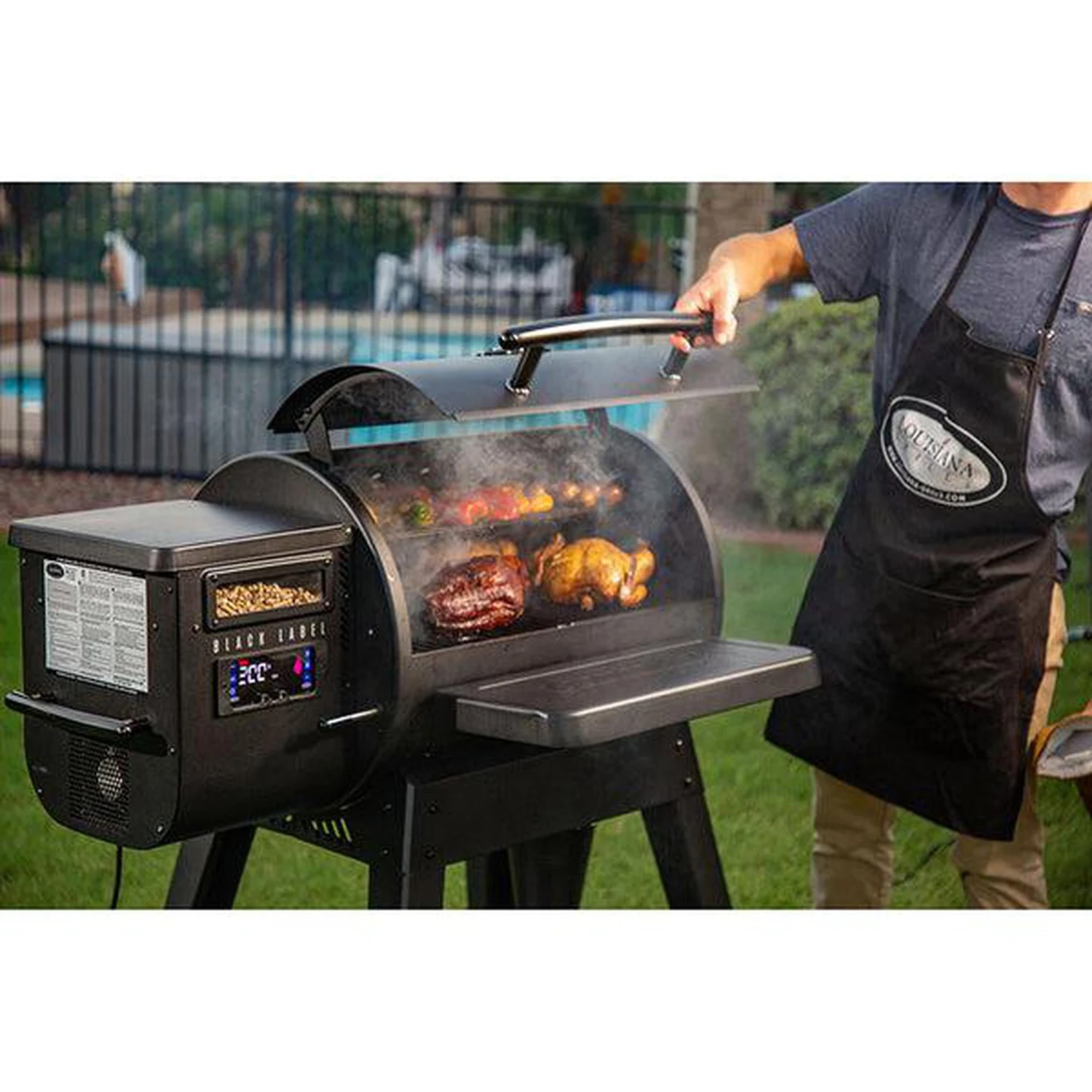 Louisiana Grills Black Label Series 800 LG800BL Pellet Grill With WiFi Control 4 Louisiana Grills Black Label Series 800 LG800BL Pellet Grill With WiFi Control - Image 4