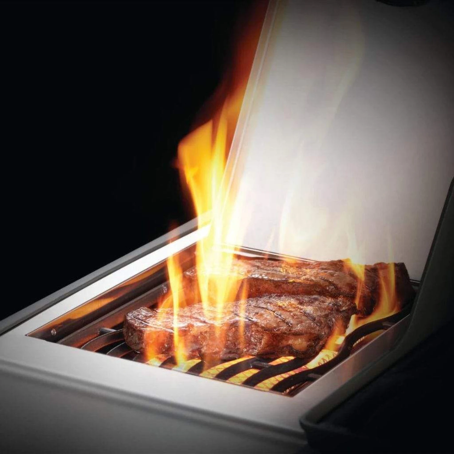 Napoleon 61" Rogue XT 525 SIB Gas Freestanding Grill 9 Napoleon 61" Rogue XT 525 SIB Gas Freestanding Grill - Image 9