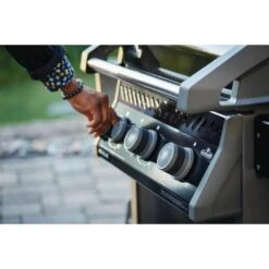 Napoleon Rogue 425 Black 51" Natural Gas Grill With Range Side Burner -Grill Collection Napoleon Rogue 425 Black 51 Natural Gas Grill with Range Side Burner 7