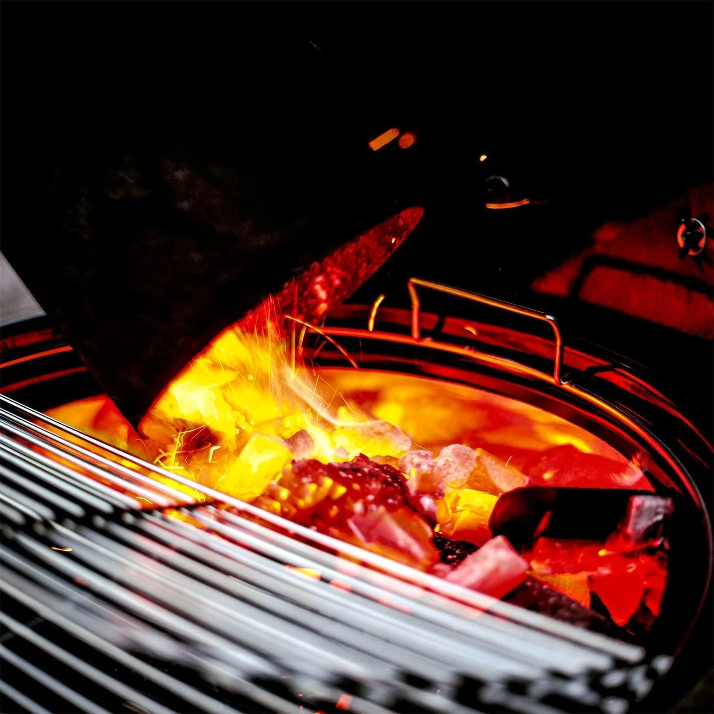 SnS Grills Home 'N Roam 18" Black Travel Kettle Charcoal Grill 17 SnS Grills Home 'N Roam 18" Black Travel Kettle Charcoal Grill - Image 17