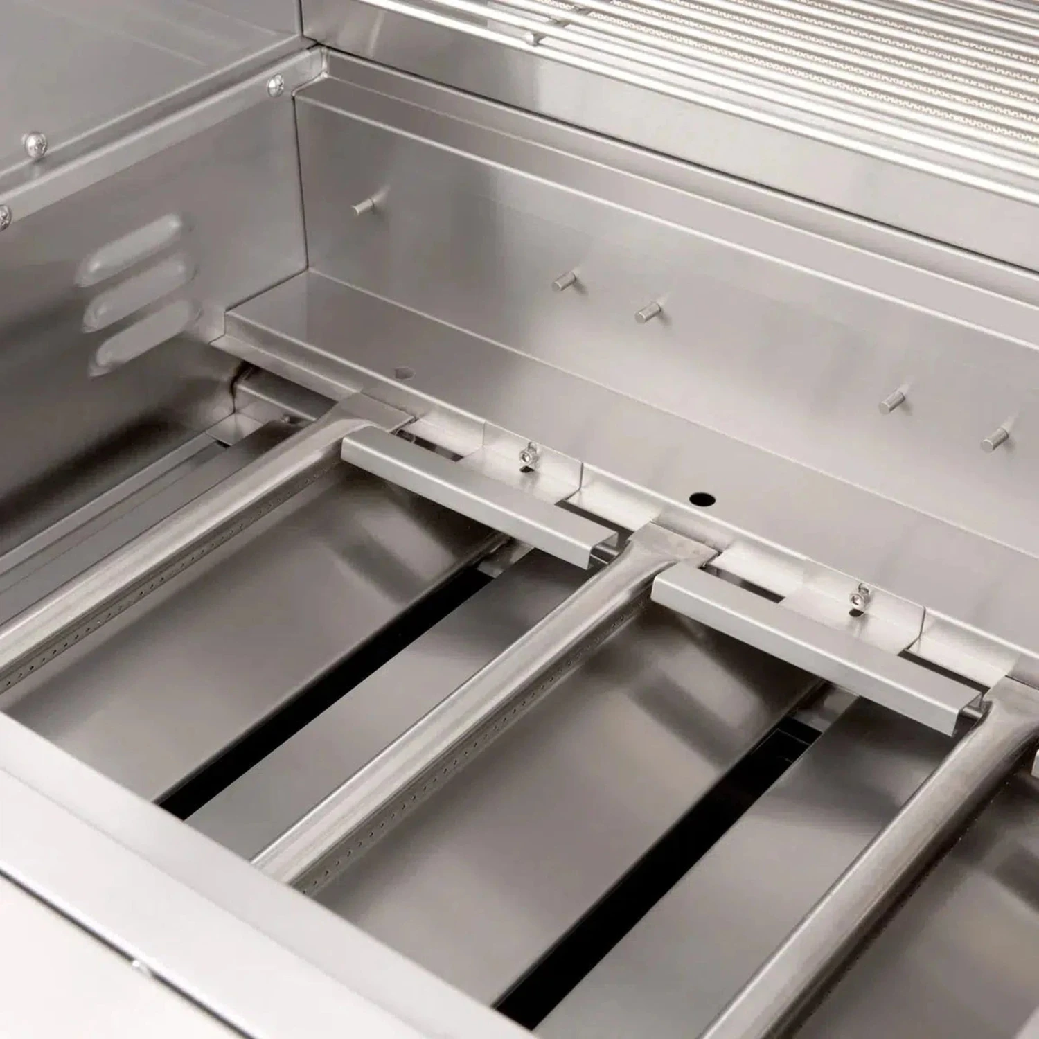 Summerset Sizzler 32" 4-Burner Freestanding Gas Grill 5 Summerset Sizzler 32" 4-Burner Freestanding Gas Grill - Image 5